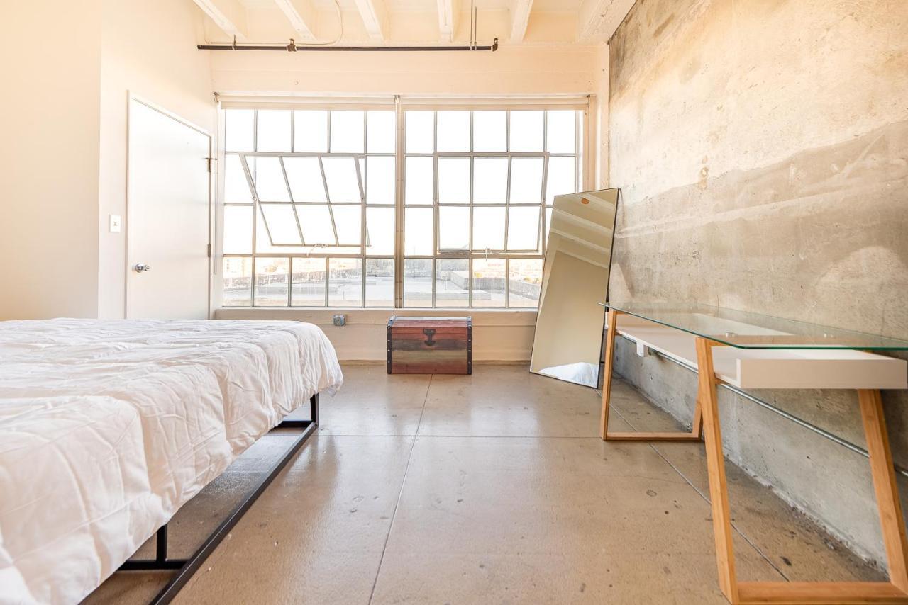 Stunning Downtown La 2 Bedroom/ 2 Bathroom Loft With Private Balcony. Apartment *