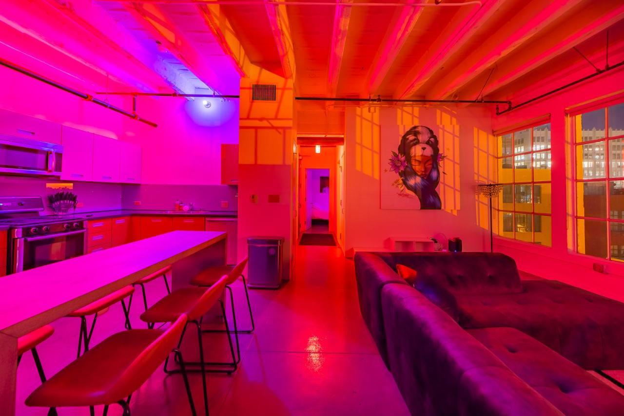 Stunning Downtown La 2 Bedroom/ 2 Bathroom Loft With Private Balcony. Apartment