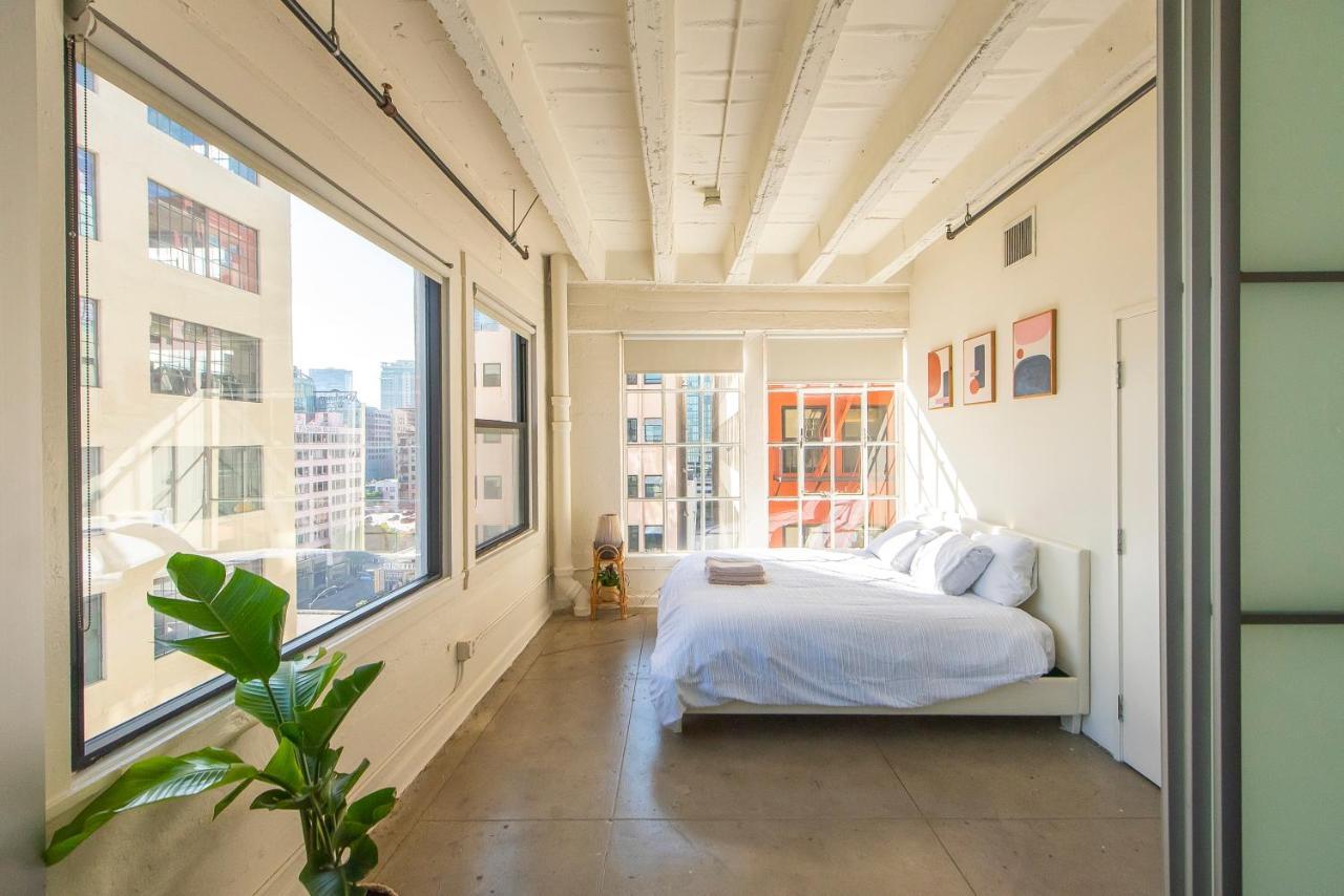 Apartment Stunning Downtown La 2 Bedroom/ 2 Bathroom Loft With Private Balcony. *
