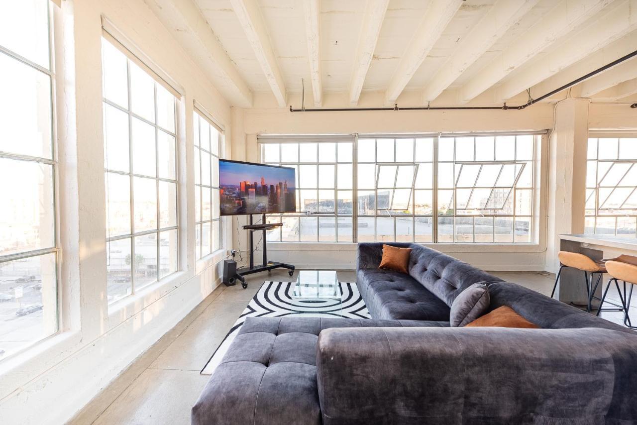 Stunning Downtown La 2 Bedroom/ 2 Bathroom Loft With Private Balcony. Appartamento