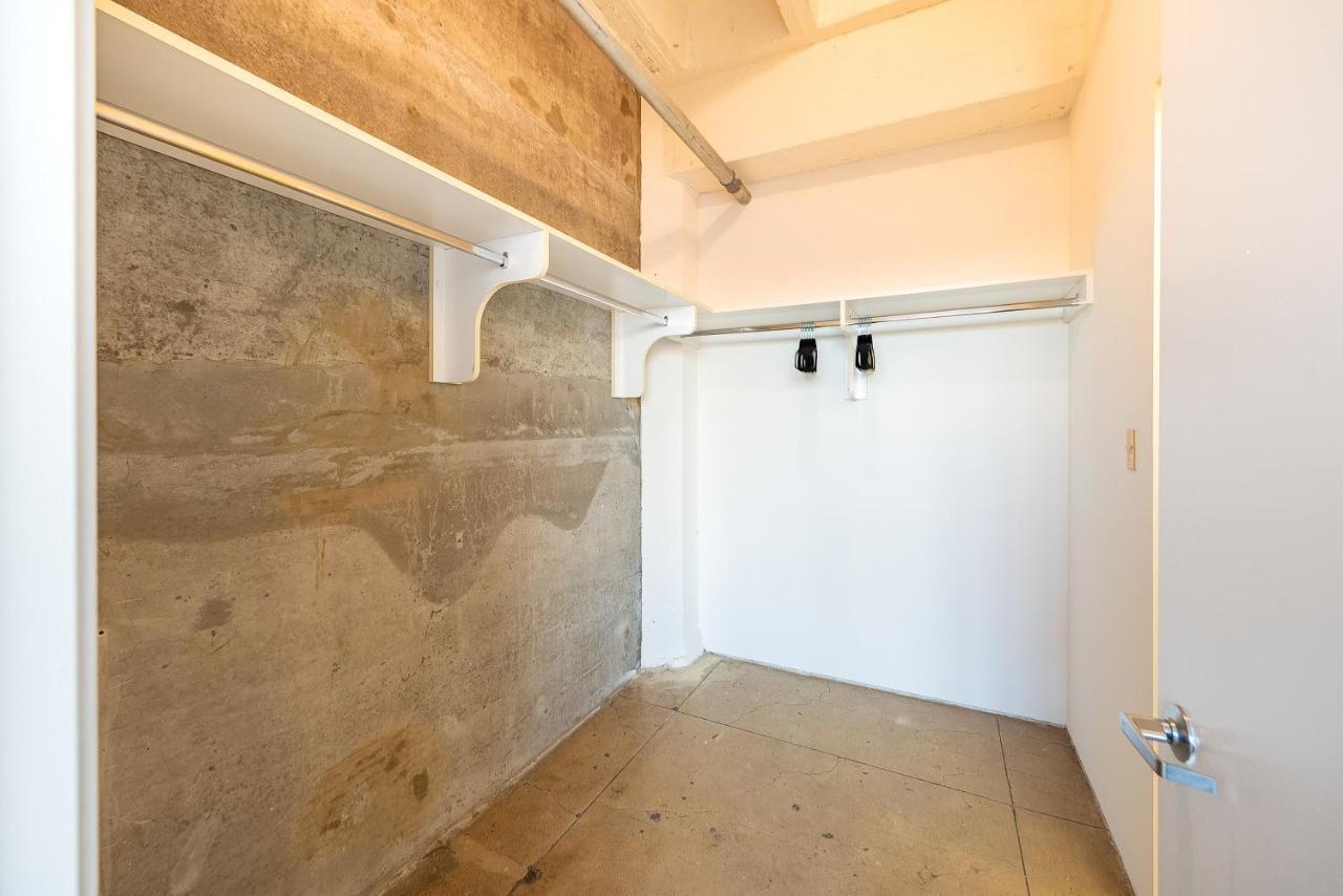 Stunning Downtown La 2 Bedroom/ 2 Bathroom Loft With Private Balcony. Appartamento