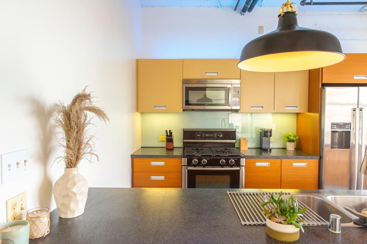 Stunning Downtown La 2 Bedroom/ 2 Bathroom Loft With Private Balcony. Appartamento Los Angeles