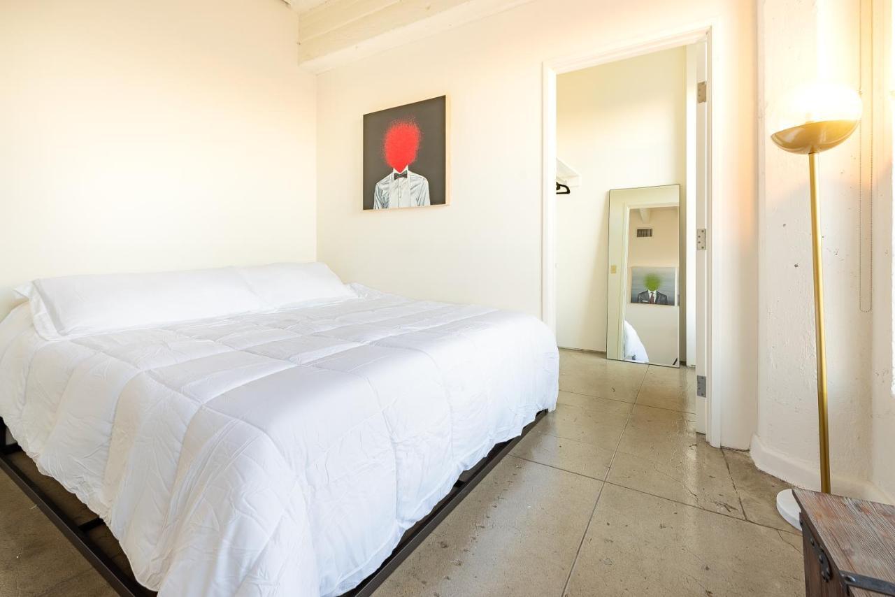 Apartment Stunning Downtown La 2 Bedroom/ 2 Bathroom Loft With Private Balcony. *