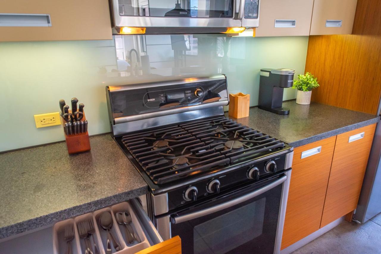 Stunning Downtown La 2 Bedroom/ 2 Bathroom Loft With Private Balcony. Appartamento