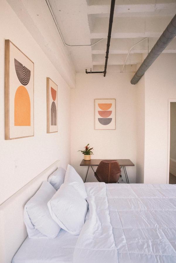 Stunning Downtown La 2 Bedroom/ 2 Bathroom Loft With Private Balcony. Appartamento