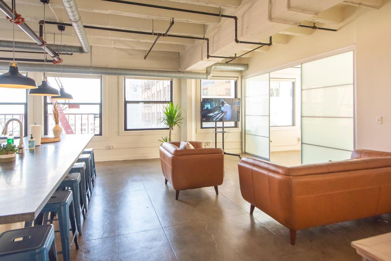 Stunning Downtown La 2 Bedroom/ 2 Bathroom Loft With Private Balcony. Appartamento Los Angeles